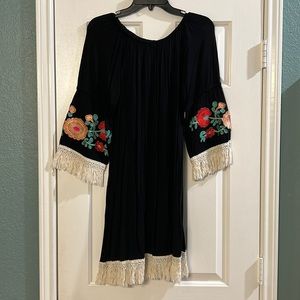 Lady’s World black dress with embroidered sleeves. Size large.